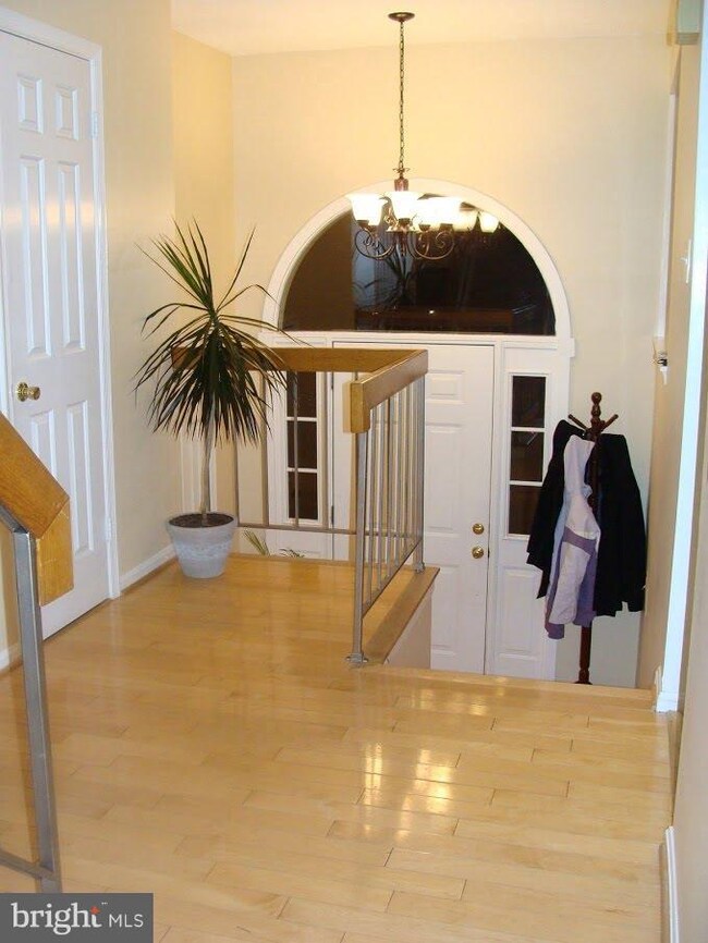 5828 Wye Oak Commons Ct unit 14, Burke, VA 22015 - photo 2