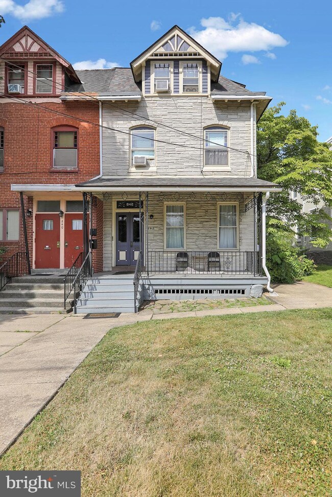 842 Centre Ave, Reading, PA 19601 - photo 4