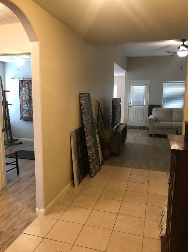 12134 Mabel Ln, Pinehurst, TX 77362 - photo 2