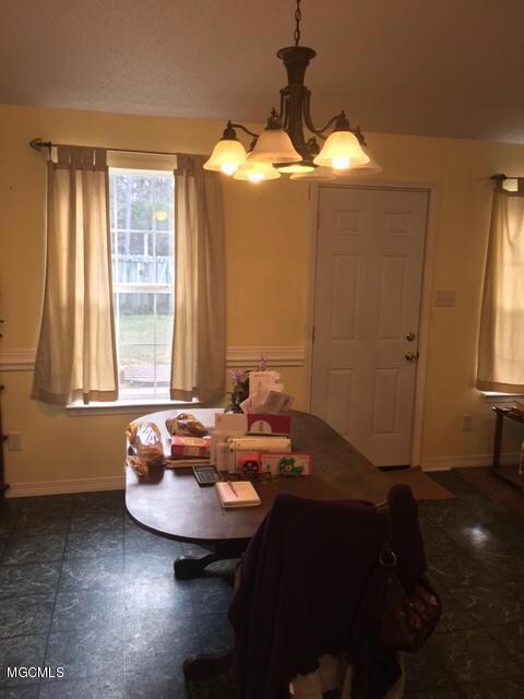 Eat-In Kitchen