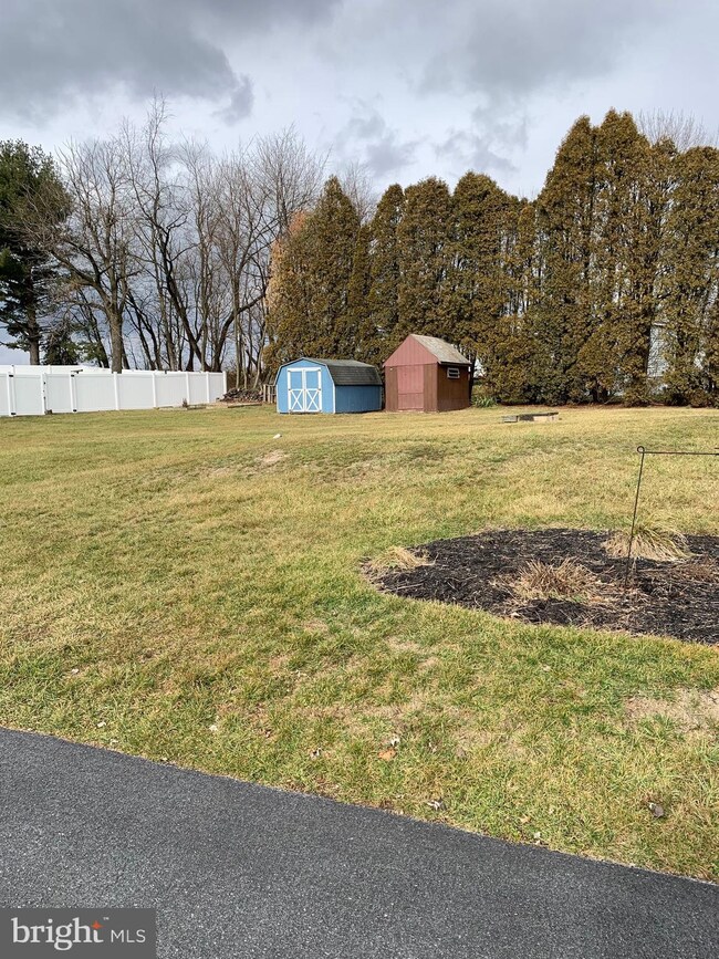 525 Dreibelbis Mill Rd, Shoemakersville, PA 19555 - photo 2