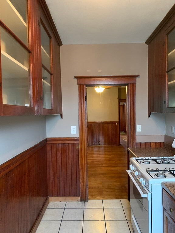 31 Sharp St unit 2, New Bedford, MA 02740 - photo 2