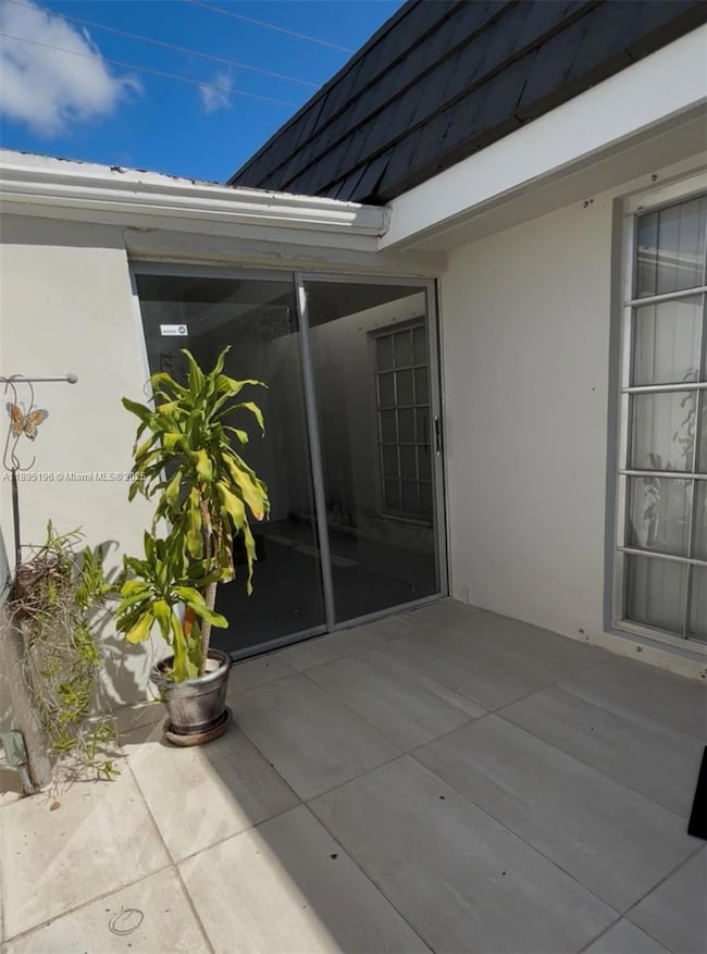 18908 Bobolink Dr, Hialeah, FL 33015 - photo 3