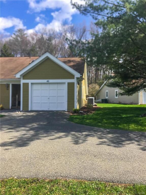 45 Dragonfly Cir, Stroudsburg, PA 18360 - photo 5