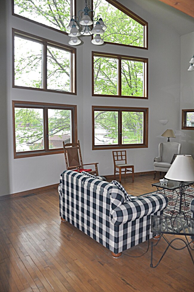 1069 N Lakeview Dr, Lowell, IN 46356 - photo 5