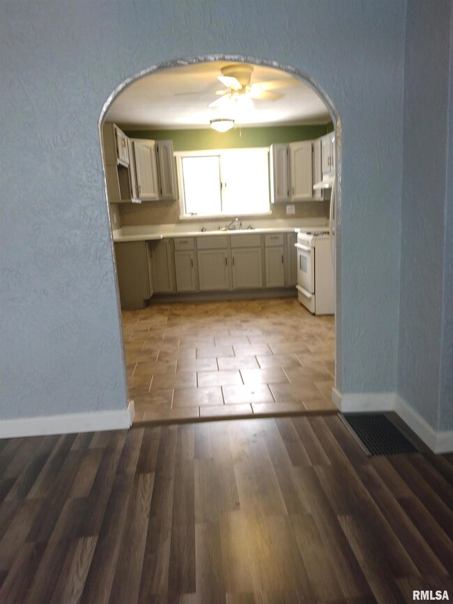 1203 S Maxwell Rd, Peoria, IL 61607 - photo 4