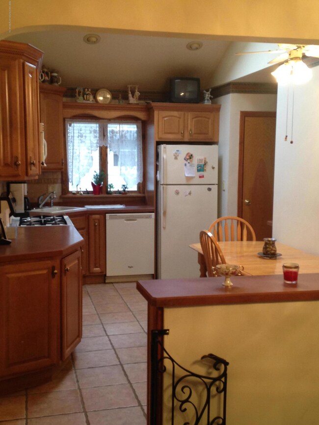 35 Ravenhurst Ave, Staten Island, NY 10310 - photo 6
