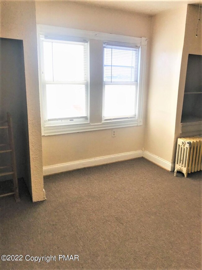 220 1/2 E Elm St, Allentown, PA 18109 - photo 6