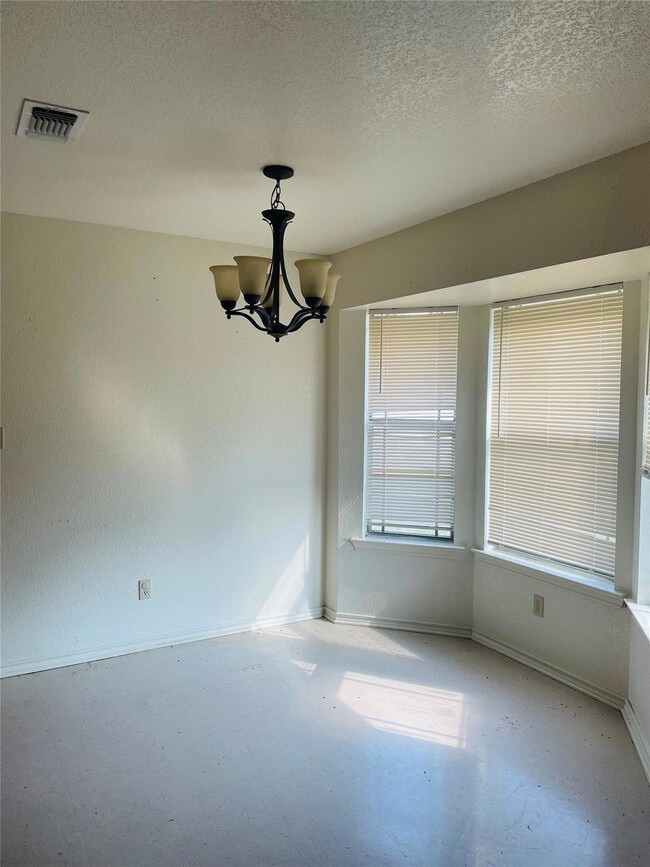 1504 Moss St, Gainesville, TX 76240 - photo 6