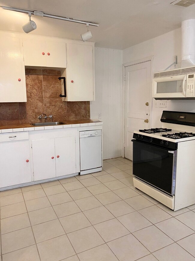 938 Algregg St, Houston, TX 77009 - photo 3