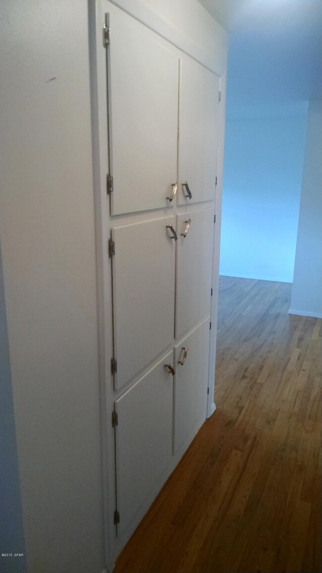 HALLWAY W/LINEN STORAGE