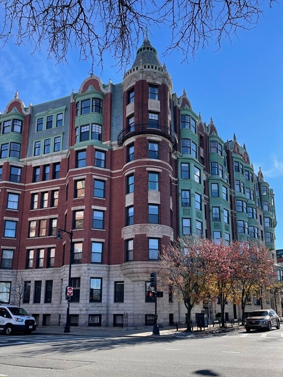 Charlesgate Hall unit 304, Boston, MA 02215 - photo 2