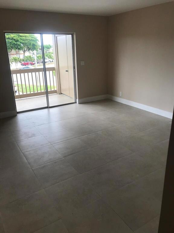 1758 Abbey 204 Rd unit 204, West Palm Beach, FL 33415 - photo 3