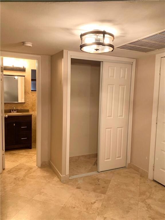 ENTRY WAY WITH CLOSET