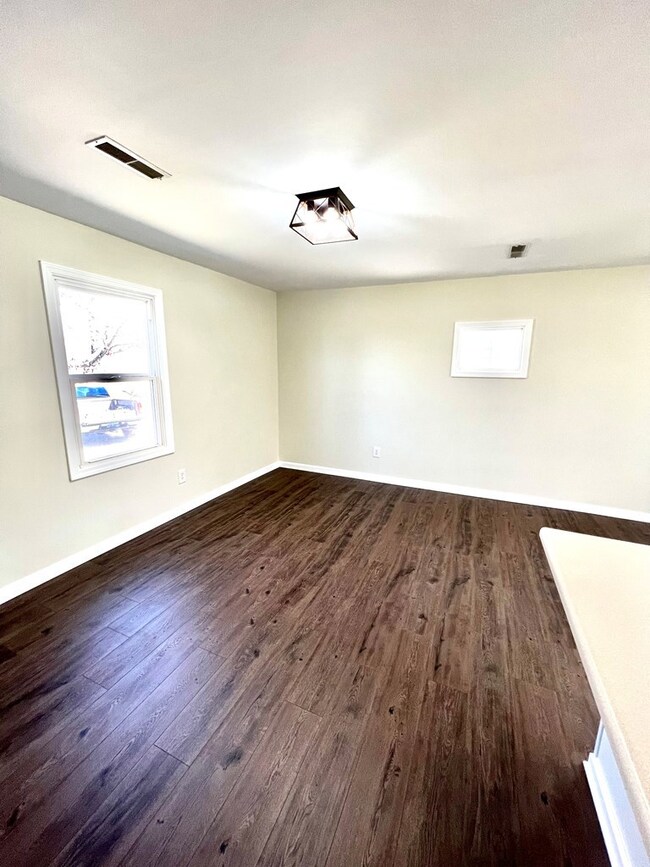 LARGE EAT IN KITCHEN