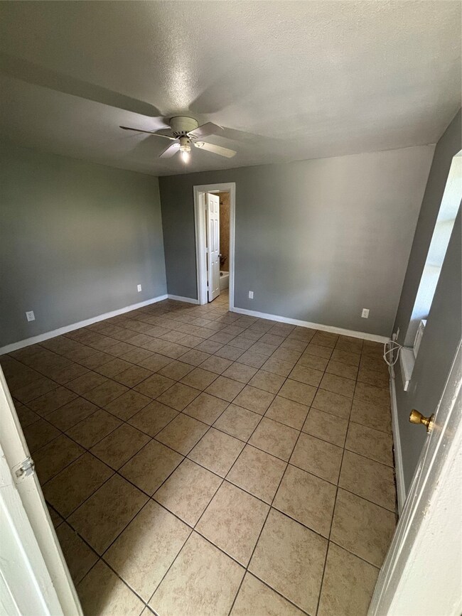 2013 Eubanks St unit 9, Houston, TX 77093 - photo 4