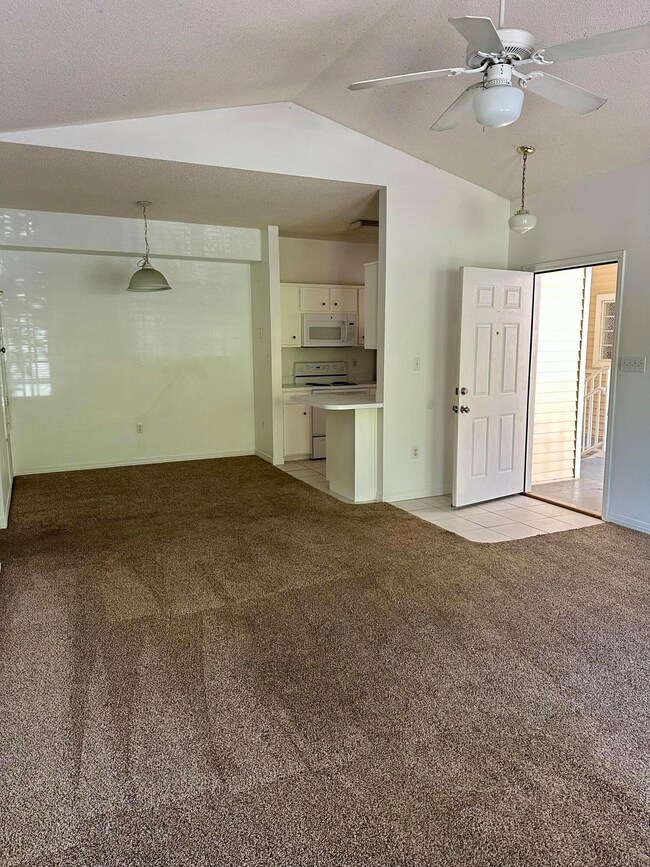 1501 Partin Dr N unit 211, Niceville, FL 32578 - photo 3