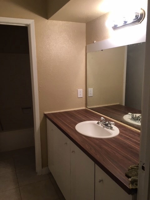 6110 W Mount Houston Rd unit B, Houston, TX 77088 - photo 5