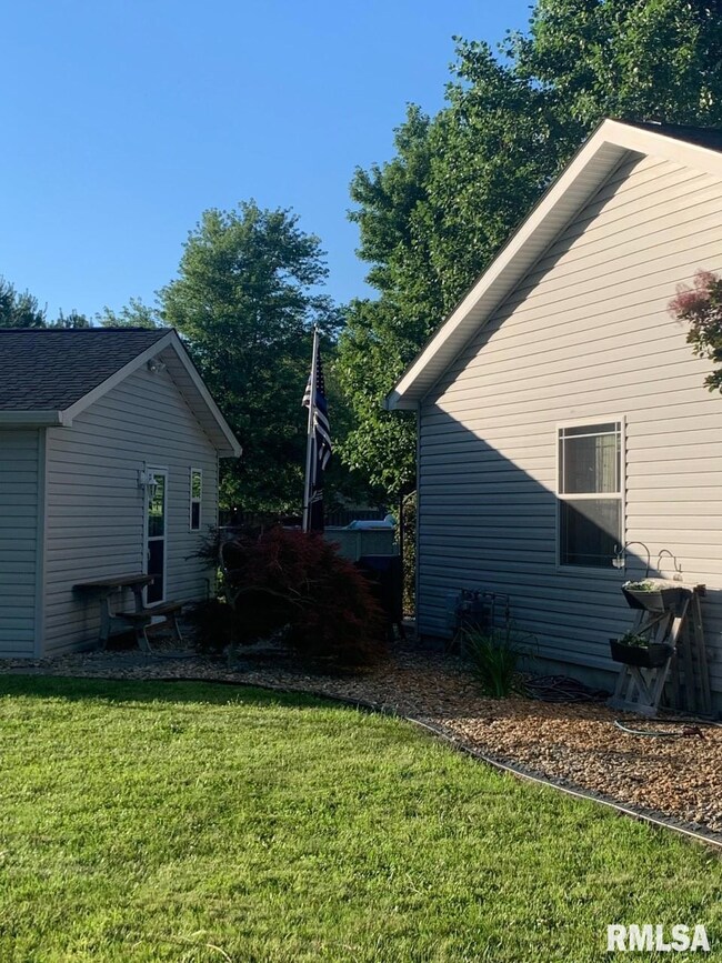 260 E South St, Virginia, IL 62691 - photo 3