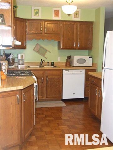 2210 Aspen Dr, Davenport, IA 52806 - photo 4