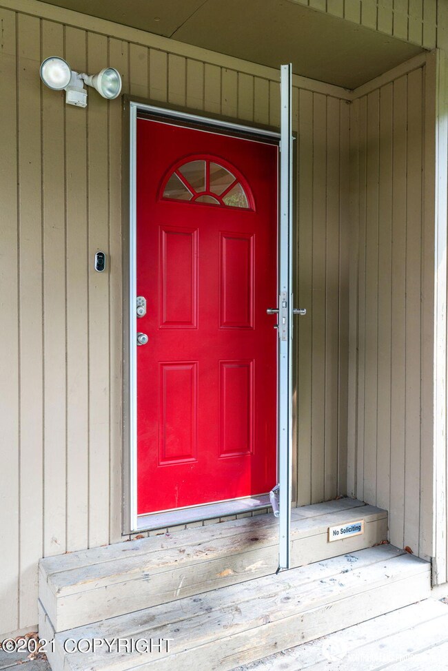 Entrance_Exterior