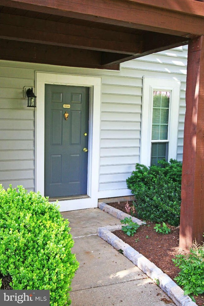 10044 Oakton Terrace Rd unit 10044, Oakton, VA 22124 - photo 2