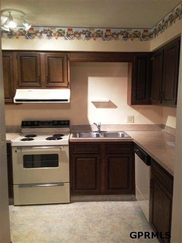 2820 N 66th Ave unit 312, Omaha, NE 68104 - photo 2