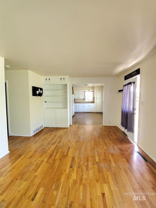 440 W 24th St, Burley, ID 83318 - photo 4