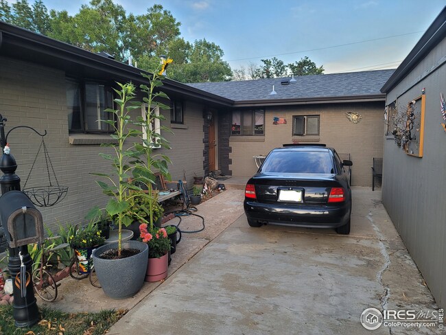 1060 Jamaica St, Aurora, CO 80010 - photo 3