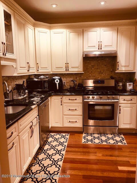 106 Knightsbridge Ln, Morganville, NJ 07751 - photo 7