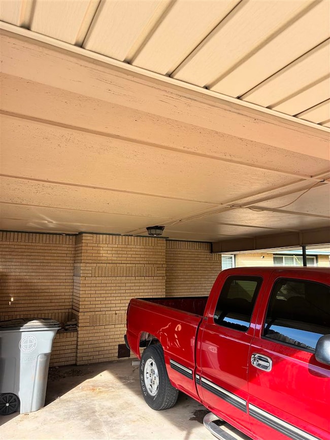 1305 NW Smith Ave, Lawton, OK 73507 - photo 4