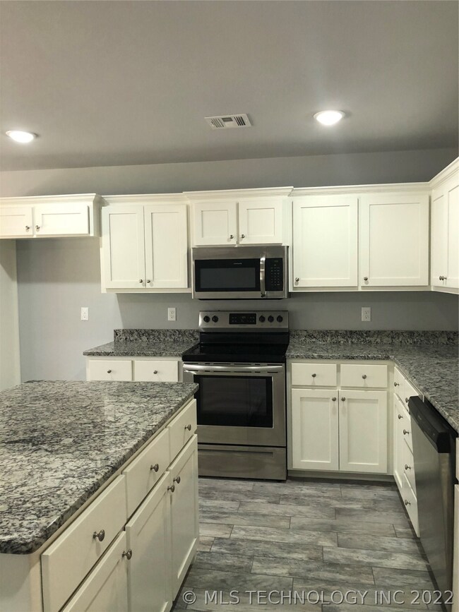 1137 E Mckinley Ave, Sapulpa, OK 74066 - photo 6