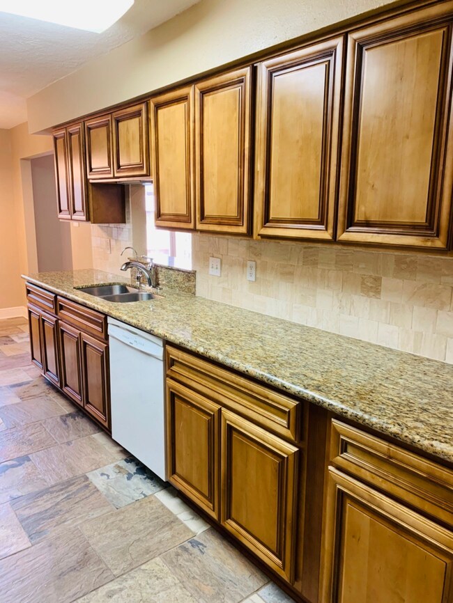 14364 Misty Meadow Ln, Houston, TX 77079 - photo 2