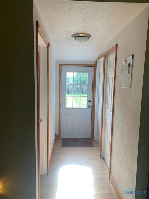 519 Defiance Ave, Findlay, OH 45840 - photo 3