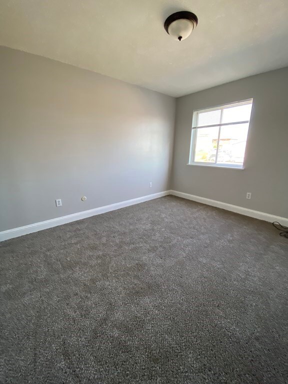 215 Glasgow St unit 5, Fall River, MA 02721 - photo 4