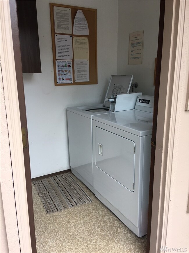 2804 Garden Ct unit C, Steilacoom, WA 98388 - photo 2