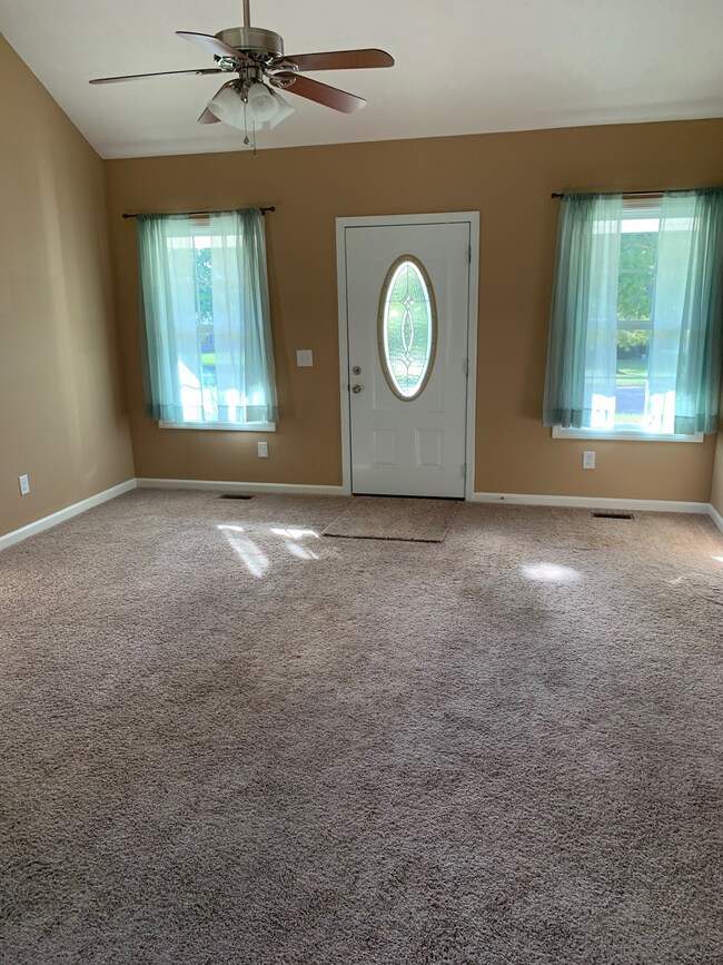 403 S Hillcrest Dr, Shelbyville, TN 37160 - photo 2