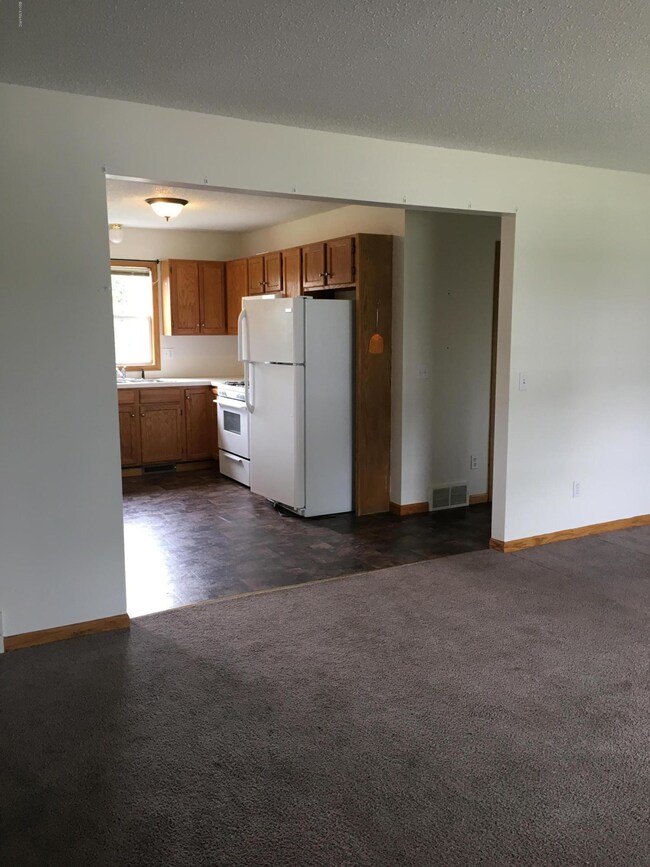609 E Main St unit 2, Fremont, MI 49412 - photo 5