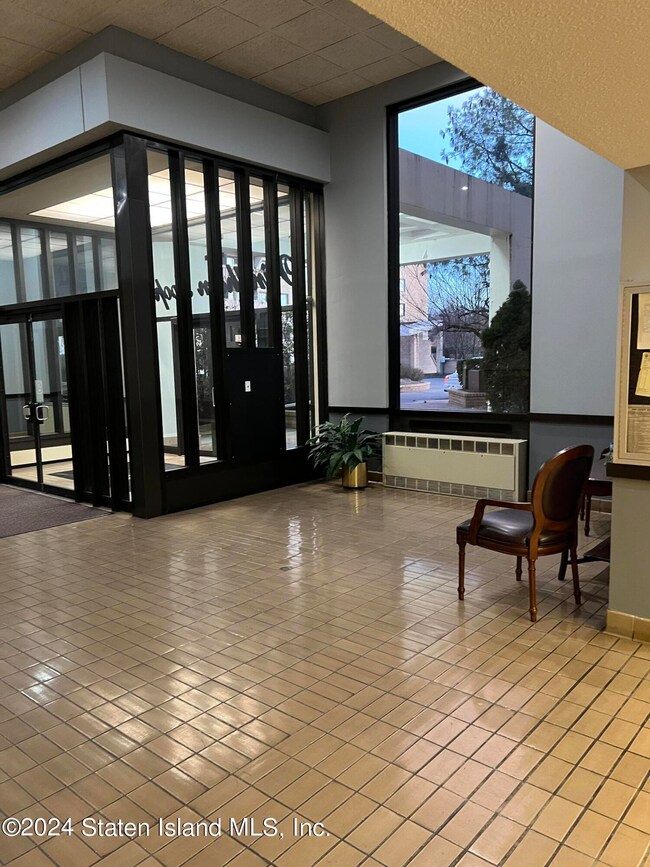 windham lobby 4