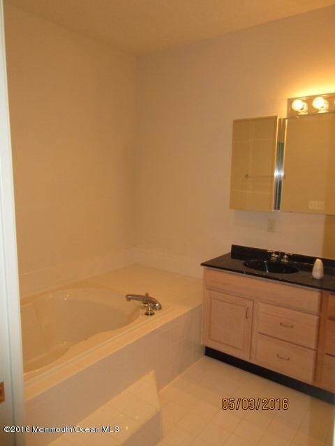 13 Kent Ct, Monroe Township, NJ 08831 - photo 5