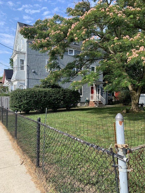 28 Goss St, Fall River, MA 02723 - photo 2