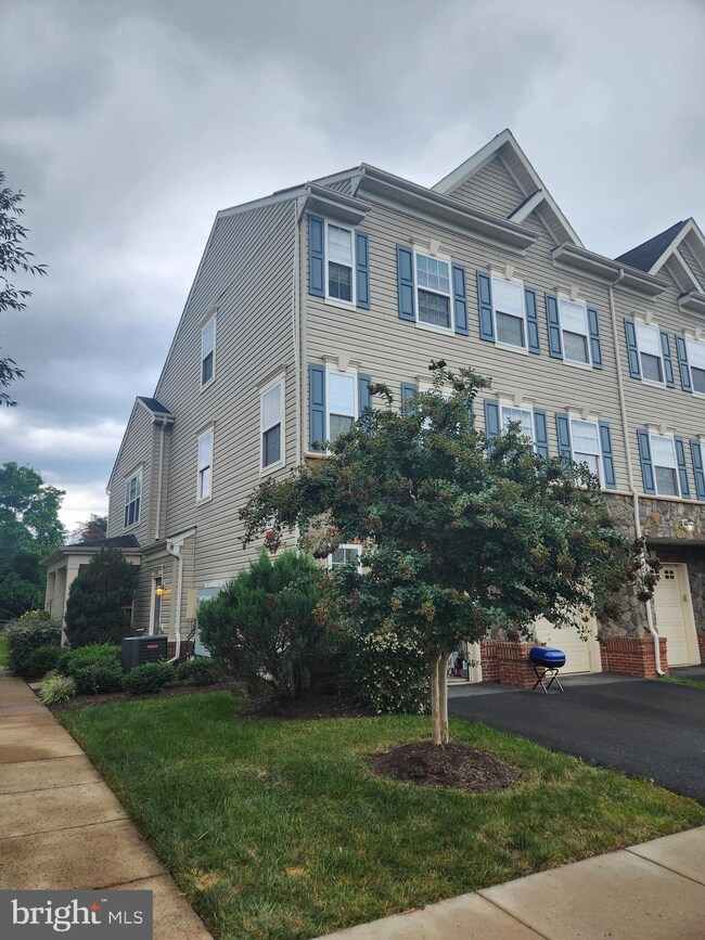 11140 Wortham Crest Cir unit 117, Manassas, VA 20109 - photo 2