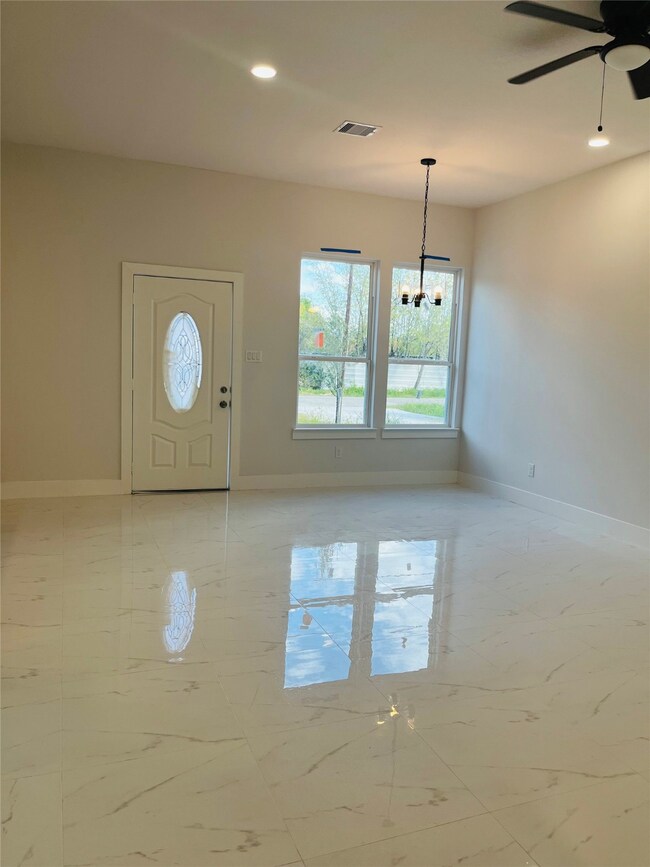 7002 S Hall St unit A, Houston, TX 77028 - photo 4