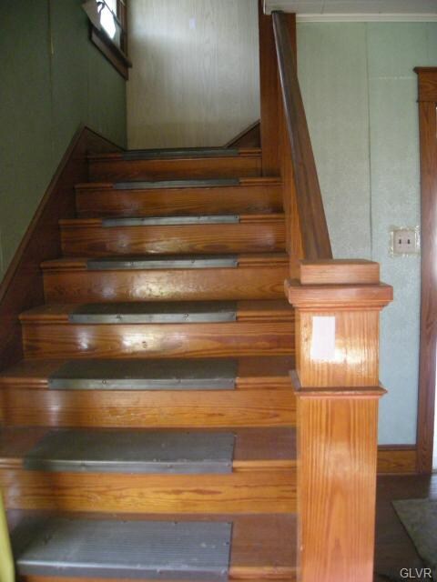 6064 Chestnut St, Zionsville, PA 18092 - photo 7