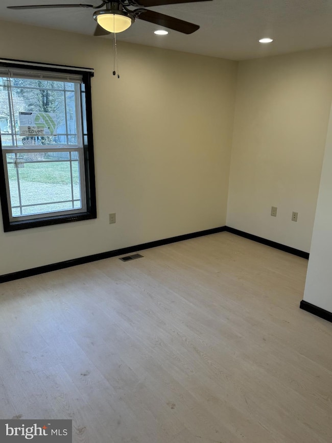 137 E Wall St, Charles Town, WV 25414 - photo 4