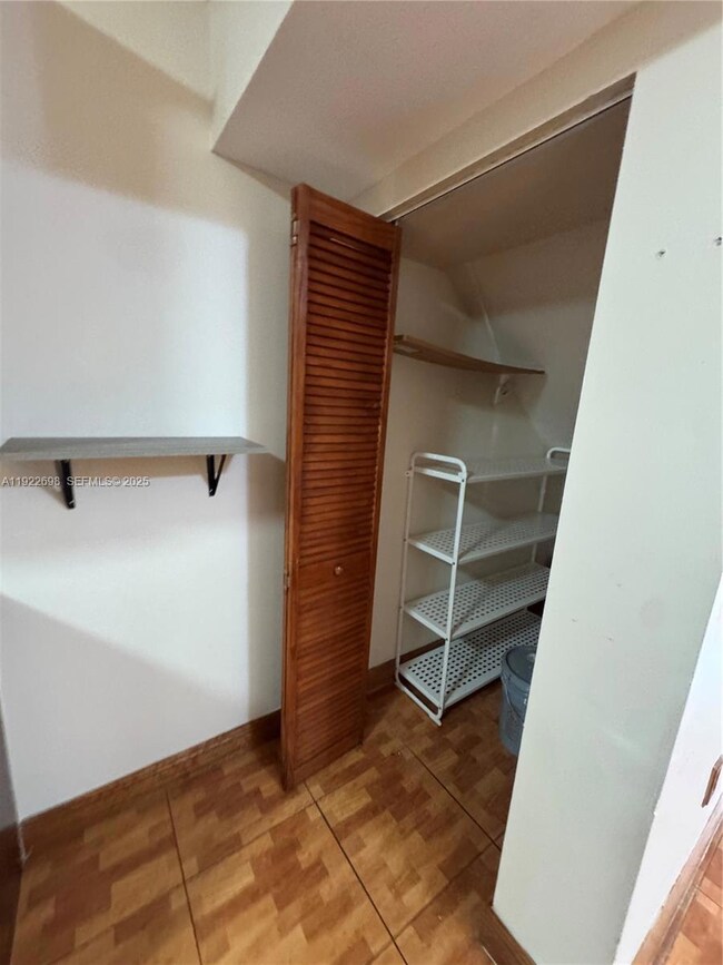 8013 Lake Dr unit 105, Doral, FL 33166 - photo 5