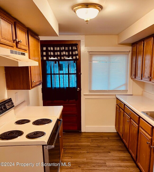 1601 Electric St unit 1, Scranton, PA 18509 - photo 3