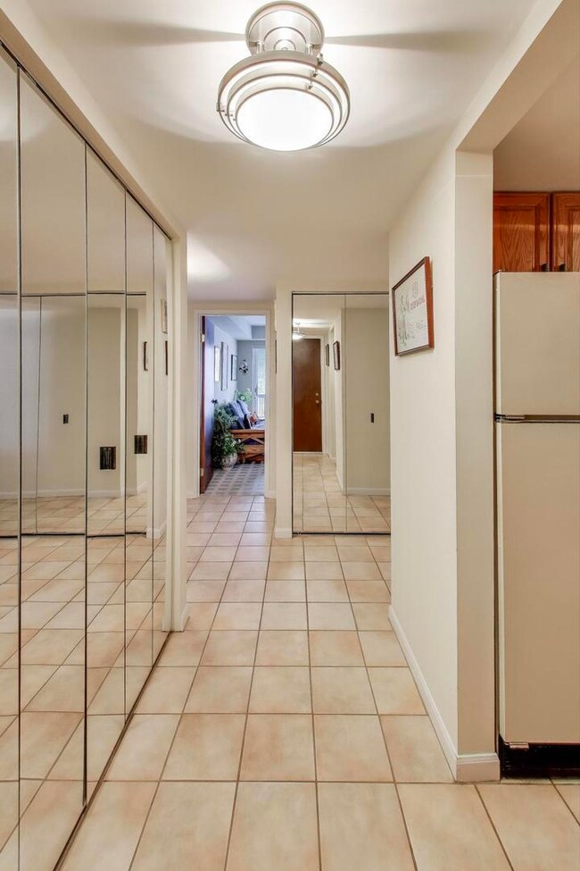 512 Redondo Dr unit 107, Downers Grove, IL 60516 - photo 4