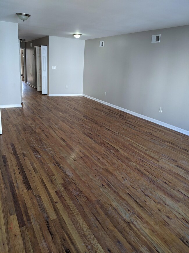 113 Oxford Ave unit 1, Jersey City, NJ 07304 - photo 5