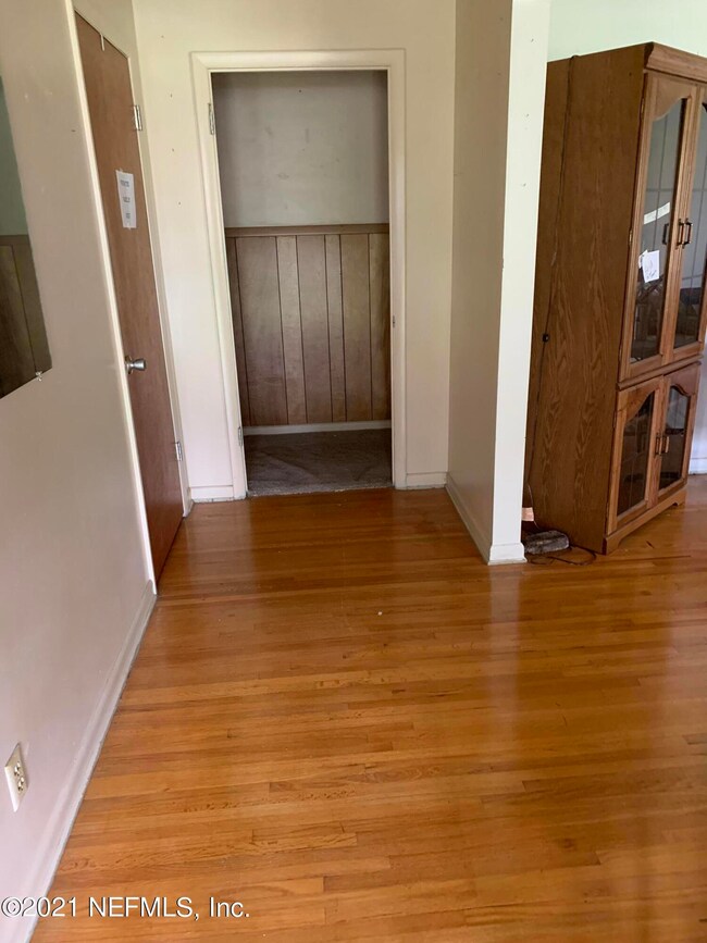 1675 Londonderry Ct, Jacksonville, FL 32210 - photo 6